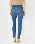 high-rise-skinny-jeans-in-clas-vaRHyOKF-0.webp