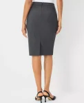 the-petite-seamed-pencil-skirt-nSqFhDpU-0.webp